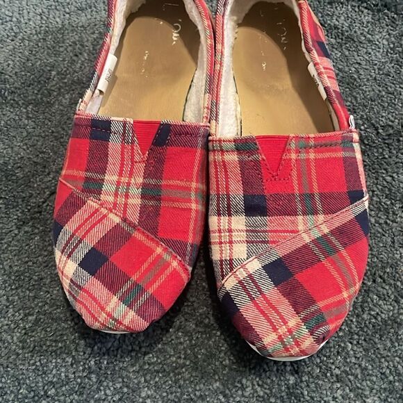 Tom’s Slip on Shoes - Picture 5 of 9